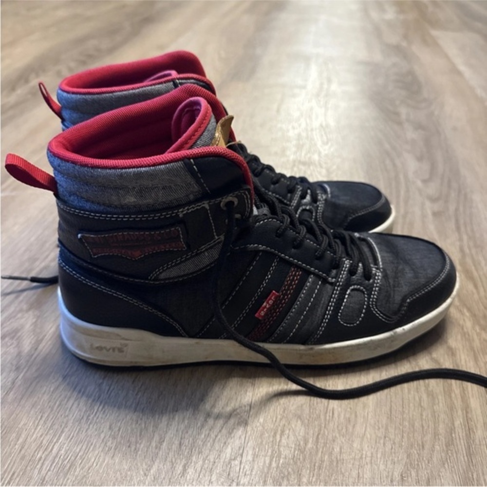 Levi's Strauss & Co
Men's Size 9 Levi's
Men's 520 BB Hi 521
BB Hi high-tops